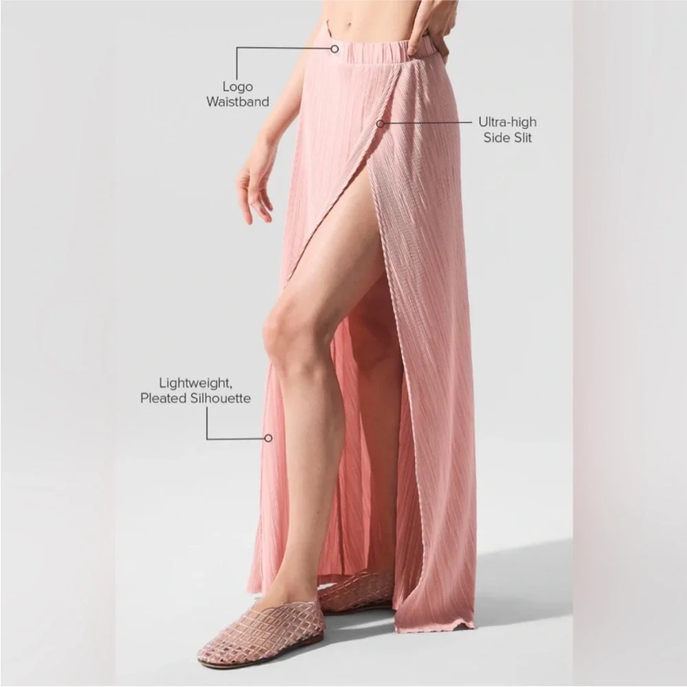 BRAND NEW！ALO Yoga Micro Plisse Game On Long Skirt and top and matching socks!💕💕